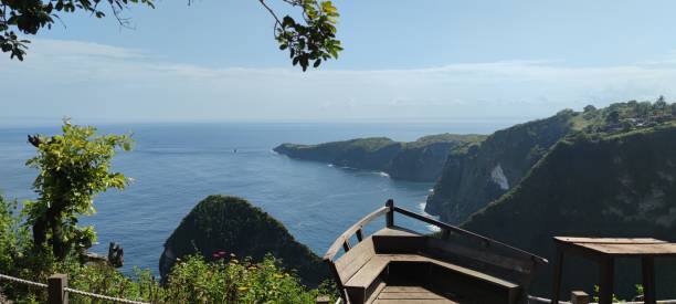 istock Kelingking Beach Nusa Penida 1409664324