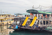 ein-tour-oder-eventboot-mit-wasserrutsch