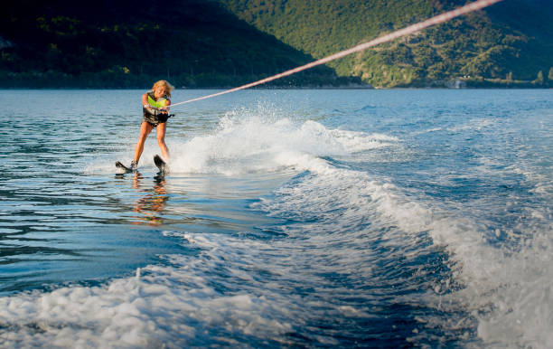 sci d'acqua su un mare - water ski foto e immagini stock