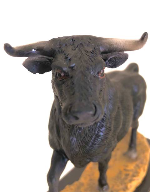 réplica de touro, madeira - bull horned bullfight toy - fotografias e filmes do acervo
