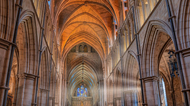 interior da catedral de southwark, londres, reino unido - southwark - fotografias e filmes do acervo