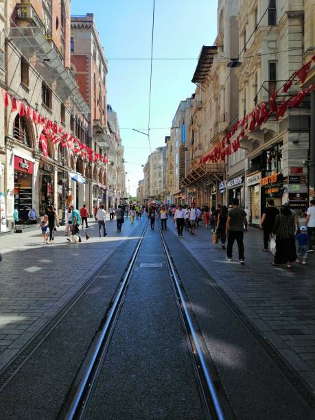 istock Istiklal Avenue 1409727955