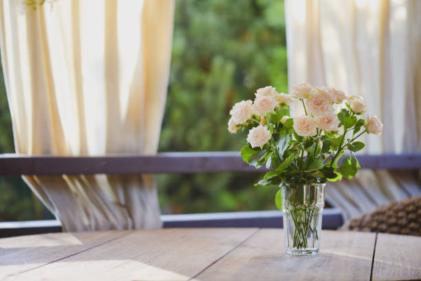 istock roses in glass vase 1409738735