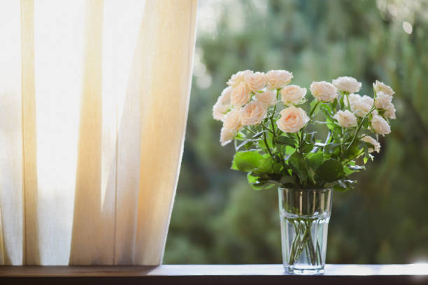 istock roses in glass vase 1409746256