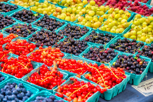 istock farmer's market currants and gooseberries 1409769172