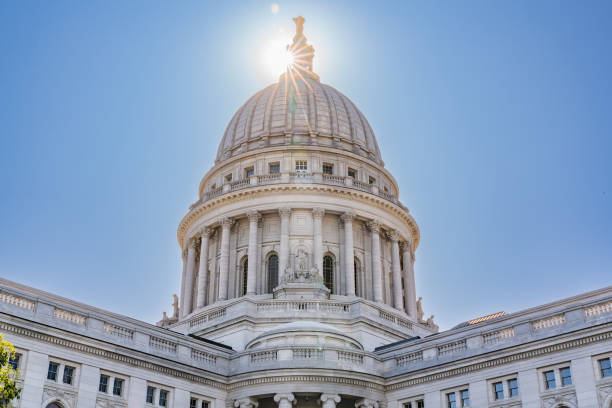 ウィスコンシン州議会議事堂ドーム - wisconsin state capitol ストックフォトと画像