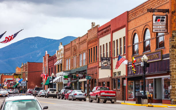 미국 마을-빨간 여관, 몬태나 - small town 뉴스 사진 이미지