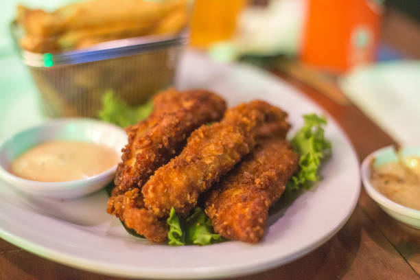 ビール用チキンテンダー - chicken tender ストックフォトと画像