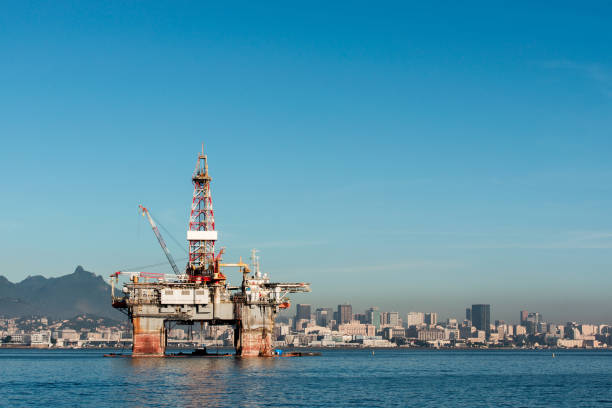 буровая установка в рио-де-жанейро, бразилия - oil rig brazil oil industry petroleum стоковые фото и изображения