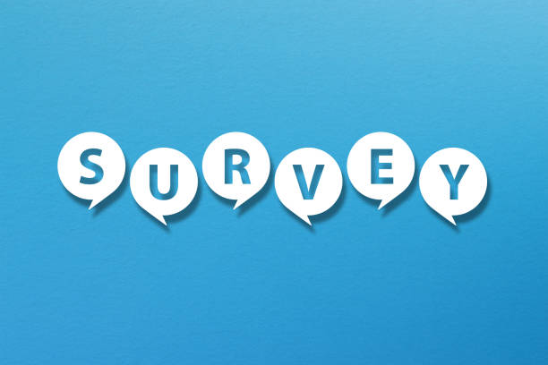 survey message in speech bubbles on blue background - questionnaire imagens e fotografias de stock