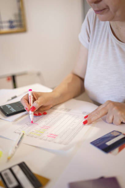 istock Paying on time is easier when you do it online 1409904903