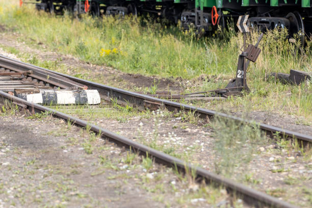 vecchio interruttore ferroviario - railroad track direction choice transportation foto e immagini stock