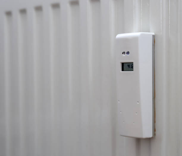 istock White heat meter hanging on the radiator 1410036862