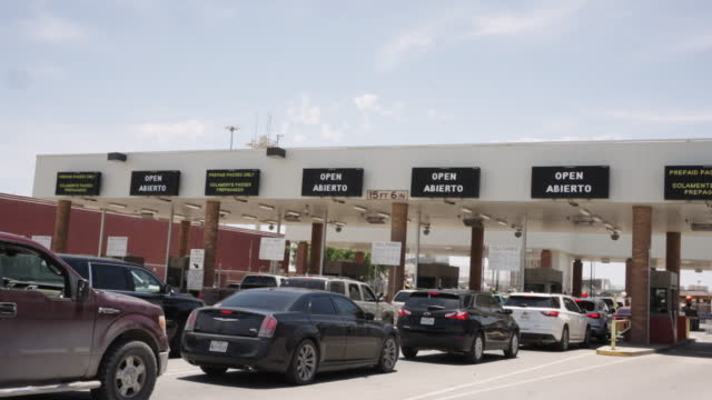 Time Lapse Zaragoza International Border Crossing Between US and Mexico in El Paso Texas on a Sunny Summer Afternoon