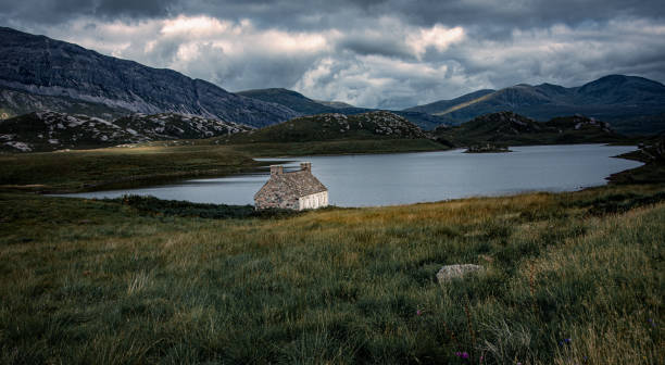 lock stack y arkle en las tierras altas de escocia - kinlochbervie fotografías e imágenes de stock