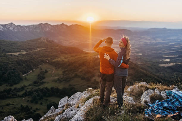 istock Young couple and sunrise 1410083309