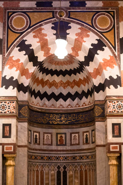 dentro de una mezquita en el viejo cairo, egipto - alquibla fotos fotografías e imágenes de stock
