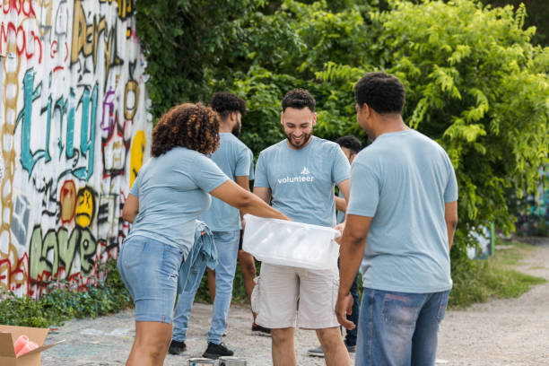 istock Volunteer helps pass out supplies 1410117391