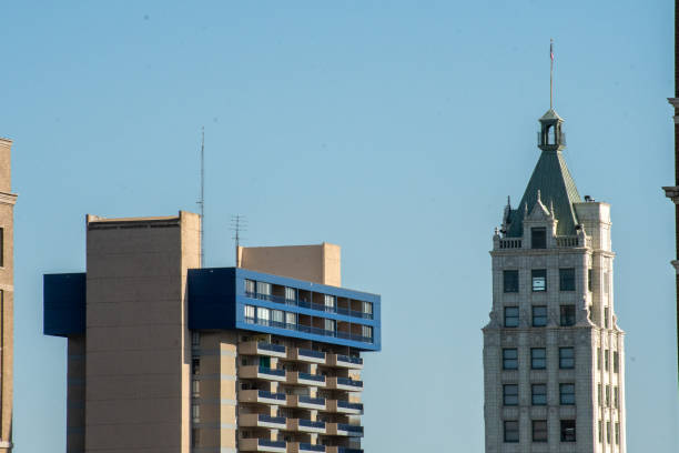 la parte superior del edificio lincoln america - memphis tennessee tennessee skyline history fotografías e imágenes de stock