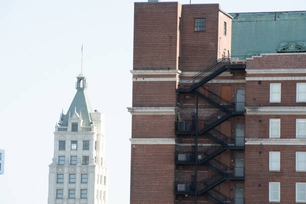 the top of the lincoln america building - memphis tennessee tennessee skyline history imagens e fotografias de stock