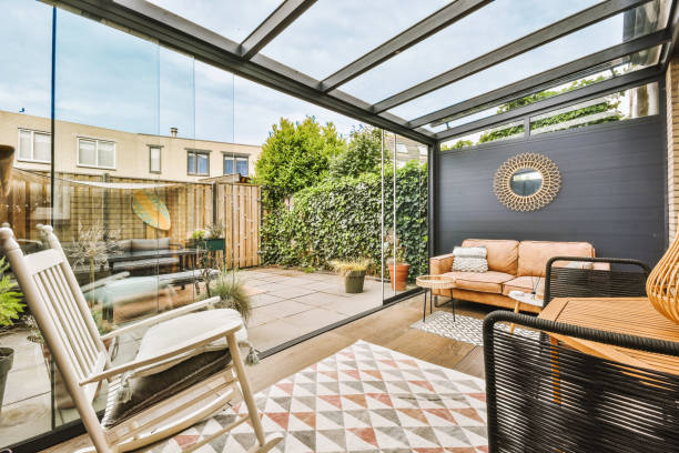 spacious modern backyard with a cozy area - acessório imagens e fotografias de stock