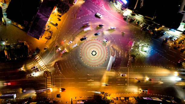 istock Round and round goes traffic 1410202149