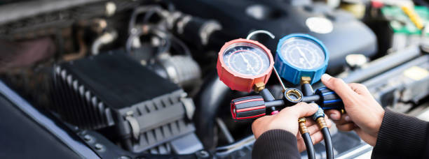 istock Car air conditioner check service, leak detection, fill refrigerant.Device and meter liquid cooling in the car by specialist technicians. 1410224442