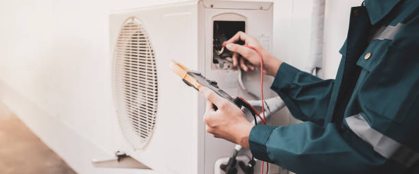 istock Technician checking the operation of the air conditioner 1410225017