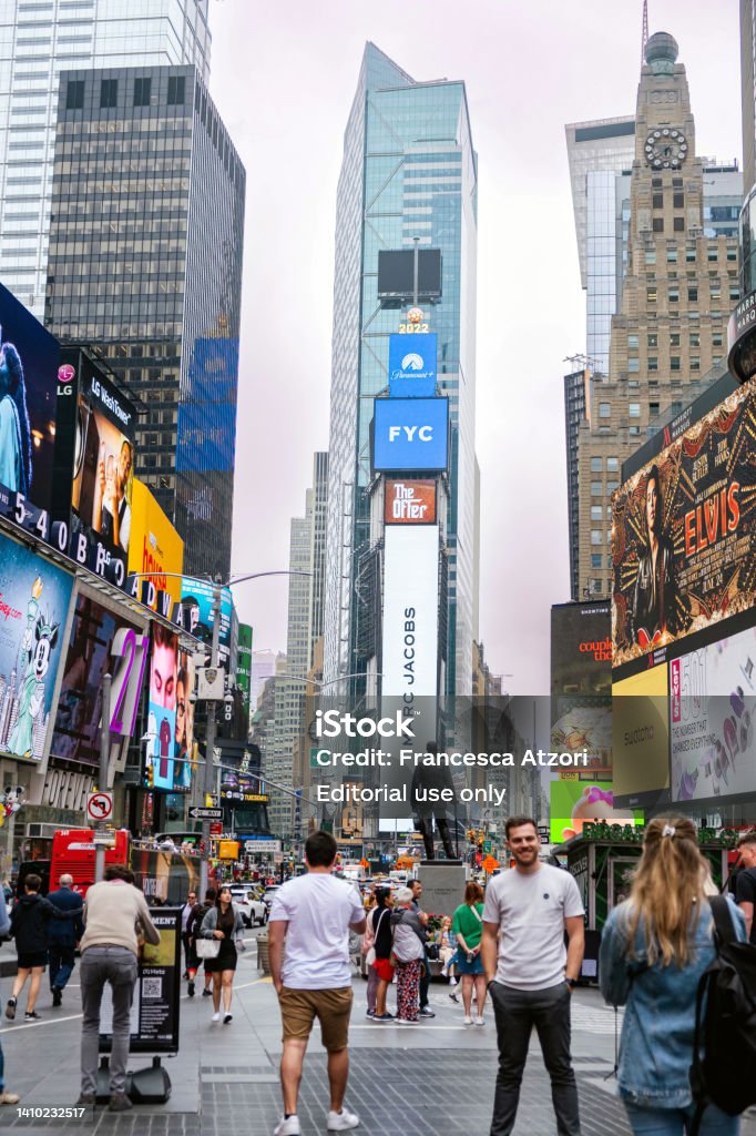 Times Square por la mañana - Foto de stock de Chalet veraniego libre de derechos