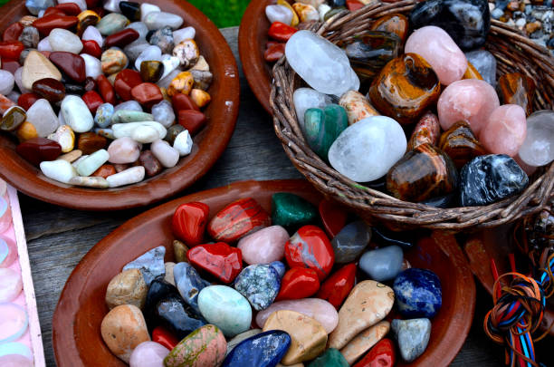 bowls and boxes of shiny colored stones in the gift shop. children and superstitious women love to buy these guaranteed healing gems. they can be used as a necklace and amulet. some are sliced bowls and boxes of shiny colored stones in the gift shop. children and superstitious women love to buy these guaranteed healing gems. they can be used as a necklace and amulet. some are sliced, wicker, geology gemsbok photos stock pictures, royalty-free photos & images