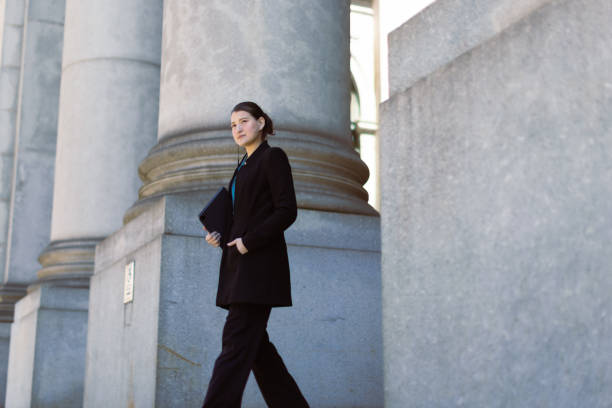 адвокат-женщина - new york city government стоковые фото и изображения