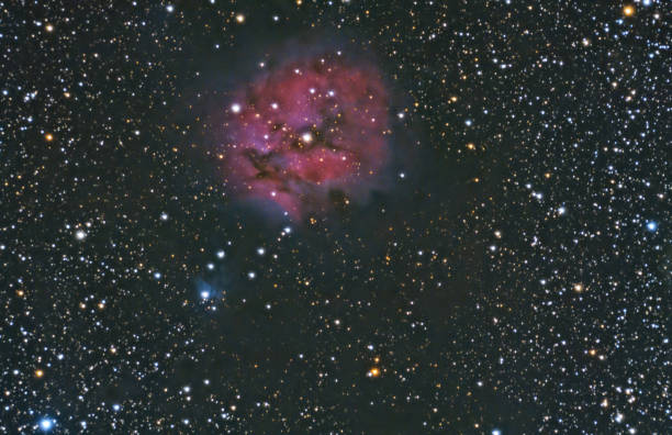The Cocoon nebula, IC5146 a  reflection and emission nebula in Cygnus The Cocoon nebula, IC5146 a  reflection and emission nebula in Cygnus. Night sky chart and  stars background emission nebula stock pictures, royalty-free photos & images