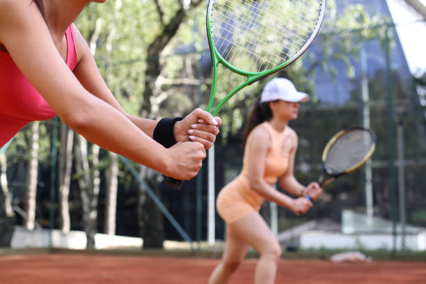 istock Young women playing tennis 1410300983