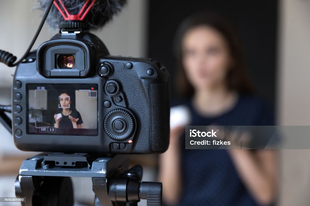 Young beauty blogger girl recording video on dslr camera Young beauty blogger girl recording video on dslr camera, shooting post at home for vlog. Vlogger, influencer recording product presentation, filming review for channel. Screen close up Learning Stock Photo