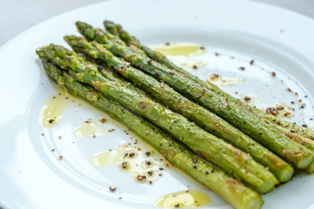 bunch of cooked asparagus - asparagus imagens e fotografias de stock