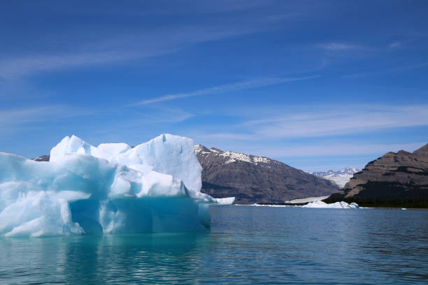 アイシー ベイの氷山、アラスカ、アメリカ合衆国 - glacier alaska iceberg melting ストックフォトと画像