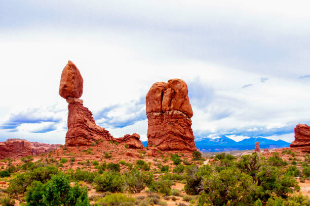 butes em utah - travel famous place balanced rock beauty in nature - fotografias e filmes do acervo