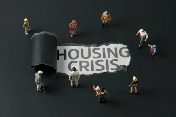 podarte papiery: kryzys mieszkaniowy - despair credit crunch finance global communications zdjęcia i obrazy z banku zdjęć