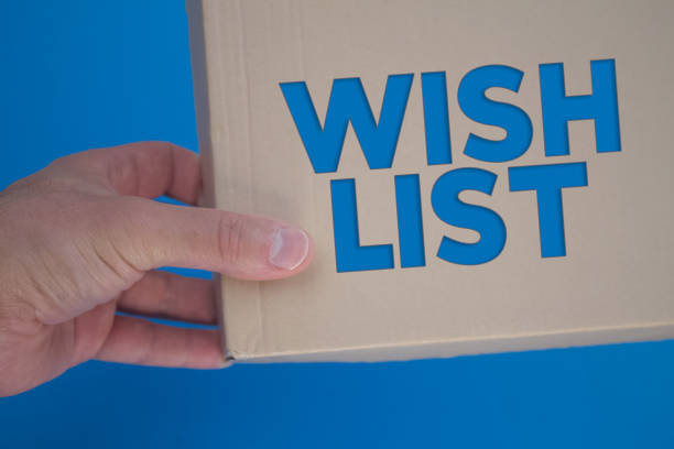 mot liste de souhaits avec boîte en carton. boîte à cartes pliée brune. - shipping supplies photos et images de collection