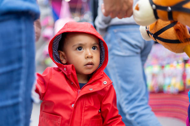 boy in a red jacket. - 6720 imagens e fotografias de stock