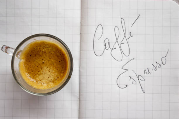 pausa de trabajo con un café expreso - pausa caffè fotografías e imágenes de stock