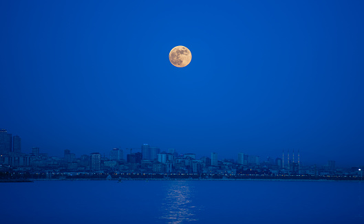 Full Moon in blue hours to the city