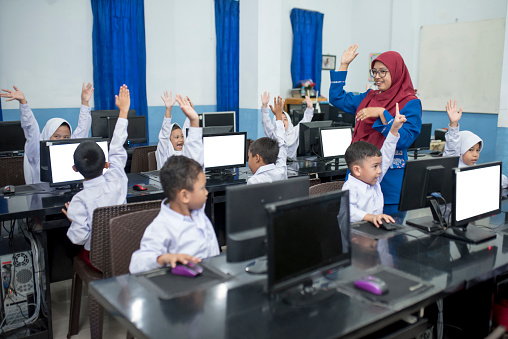 Students raise their hands