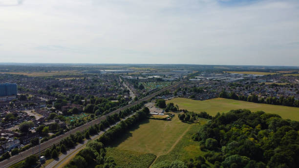 aerial footage and high angle view of train and tracks at luton railway station of england uk - escaping the rat race imagens e fotografias de stock