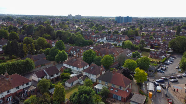 aerial footage and high angle view of train and tracks at luton railway station of england uk - escaping the rat race imagens e fotografias de stock