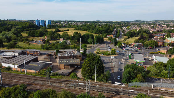 luftaufnahme von british city, schöne luton town in england, - rat race englische redewendung stock-fotos und bilder