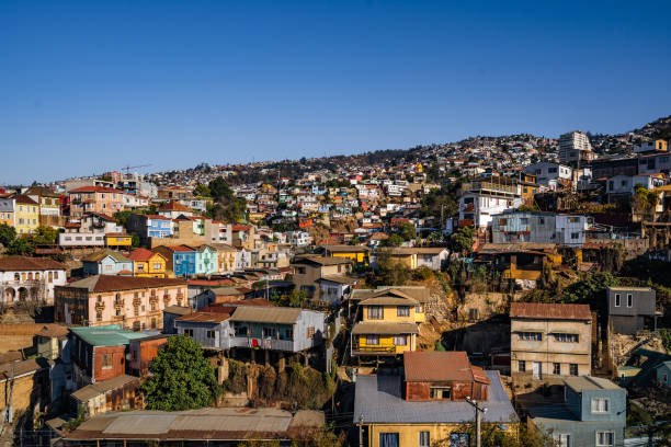 cerro alegre, valparaiso, chili - hillock photos et images de collection