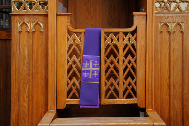 beichtstand - confession booth church wood forgiveness stock-fotos und bilder