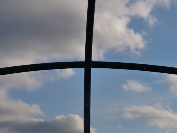 detail part from a metallic arch formed from pipe of the hoheward halde horizon observatory in front of a dramatic cloudy sky - horizon observatory imagens e fotografias de stock