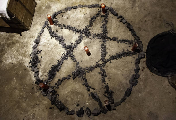 Traditional satanic pentacle Detail of ritual of black magic and invocation, devil ceremonial dancing stock pictures, royalty-free photos & images